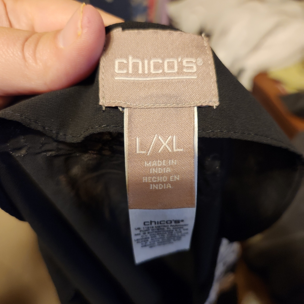 Chico's Elegant Black Tunic with Cream Detailing - Picture 4 of 4